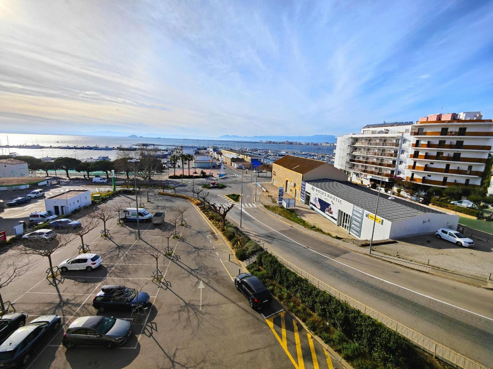 Appartement 2166 Rocmar 1 4-C, Excelente Situacion Frente Al Puerto Pesquero Y Con Vista A La Bahia. Gran Terraza. Gran Parking Publico Delante. - Es-258-30 à Roses Extérieur photo